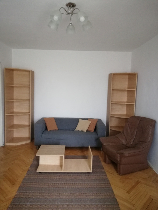 2 Camere | Ion Mihalache | 5 minute de metrou 