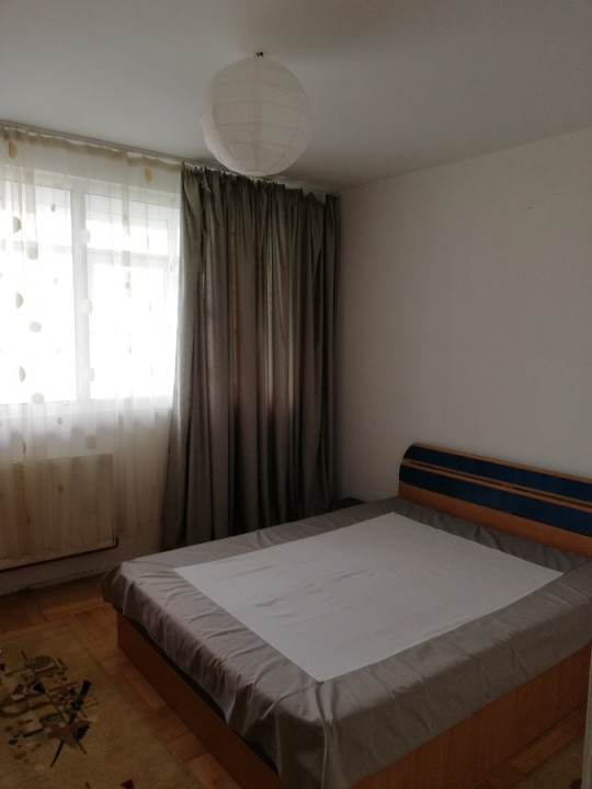 2 Camere | Ion Mihalache | 5 minute de metrou 