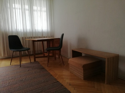 2 Camere | Ion Mihalache | 5 minute de metrou 