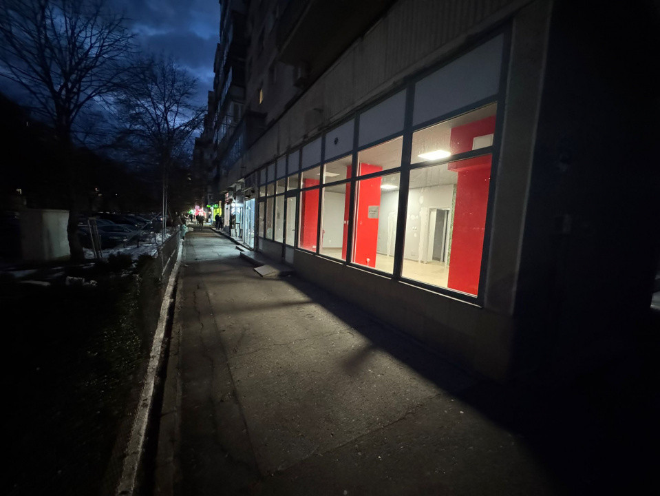 Spațiu stradal 75 mp, vitrină 10 m, 3 fazic – Ceahlău