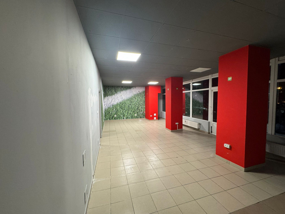 Spațiu stradal 75 mp, vitrină 10 m, 3 fazic – Ceahlău