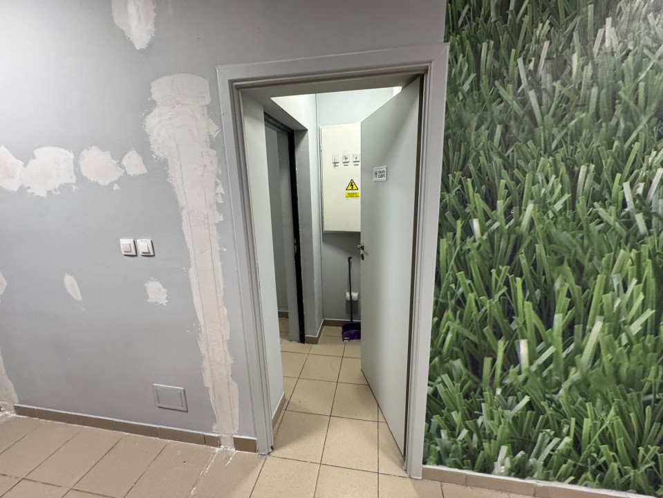 Spațiu stradal 75 mp, vitrină 10 m, 3 fazic – Ceahlău