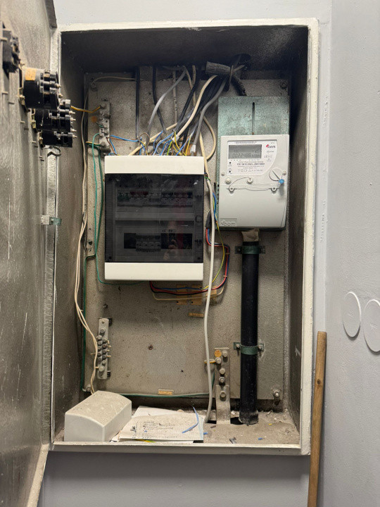 Spațiu stradal 75 mp, vitrină 10 m, 3 fazic – Ceahlău